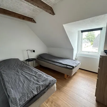 Hostel Den Gamel Togstation Give