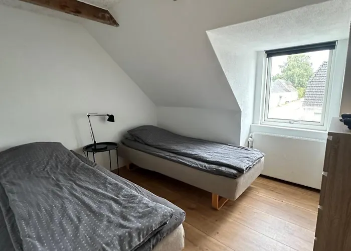 Vandrarhem Den Gamel Togstation Give